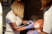 Zubarska ordinacija pregled zubi